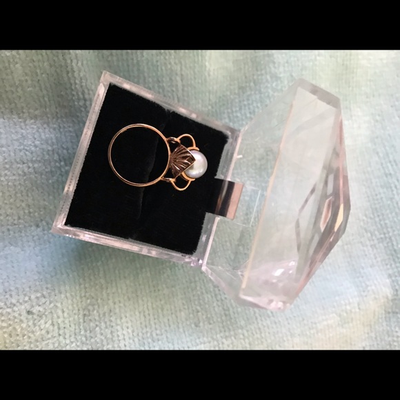 Beautiful classic grey white pearl ring 🥰🎉 - Picture 5 of 10